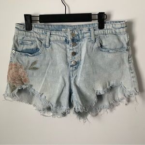 ✨ 2/$25 ✨🛍 Massimo Light Wash Jean Frayed Cut Off Shorts with Floral Embroidery